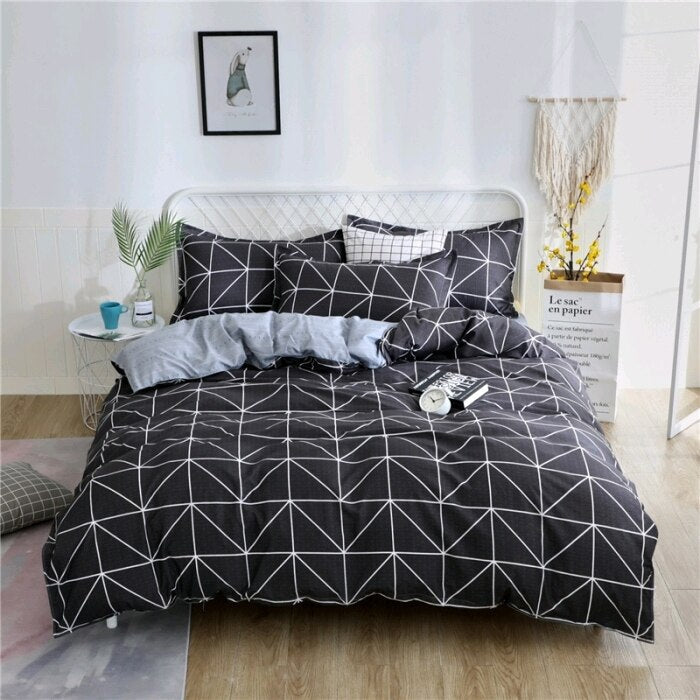 Schwarzes Bettwäsche-Set mit geometrischen Formen