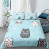 Blauer Bettbezug mit niedlichen Katzen