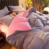 Blauer und rosa Samt-Bettbezug