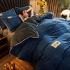 Grauer und blauer Samt-Bettbezug