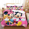 Rosafarbener Bettbezug von Mickey und Minnie, die sich an den Händen halten