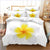 Weißer Bettbezug mit Frangipani-Blumenmuster