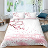 Weißer Bettbezug mit rosa Kirschblütenmuster