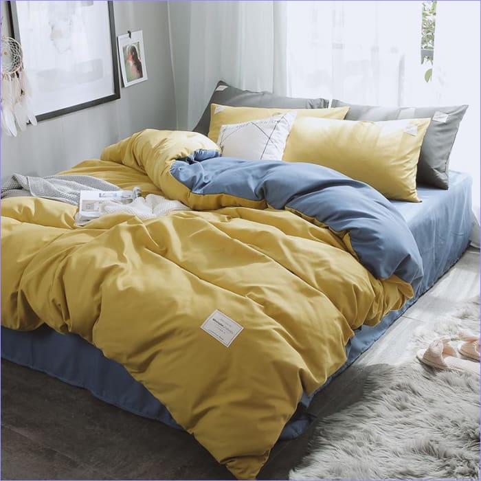 Blauer und gelber Bettbezug