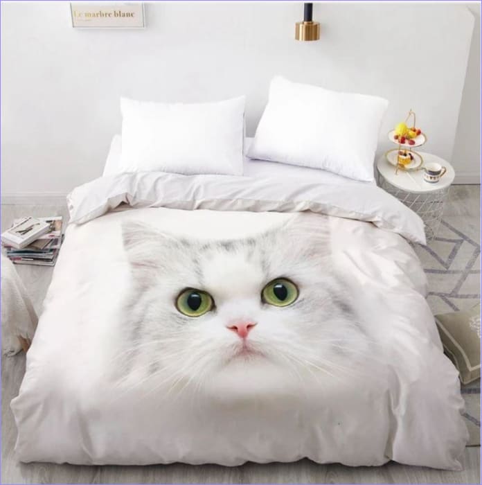 Bettbezug mit weißer Katze