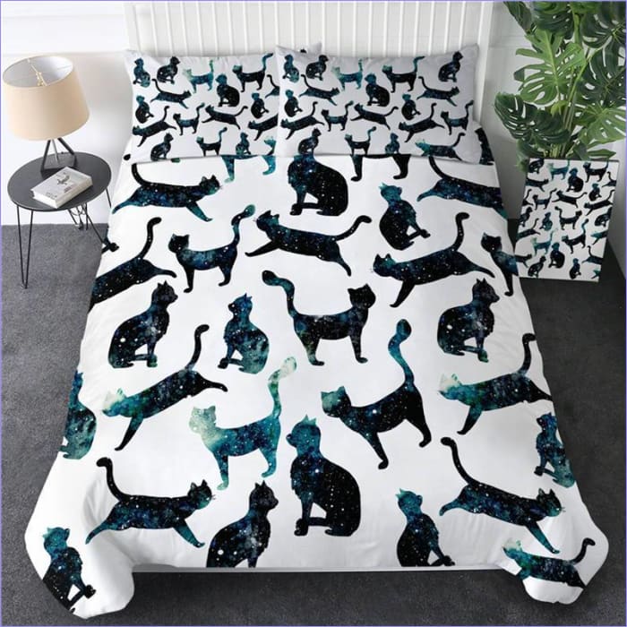 Sternenhimmel-Bettbezug mit schwarzer Katze