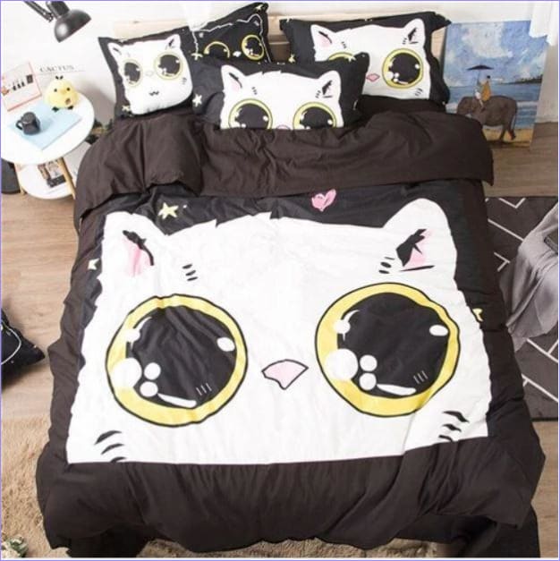 Manga-Bettbezug mit weißer Katze