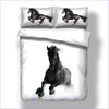 Bettbezug mit galoppierendem schwarzem Pferd