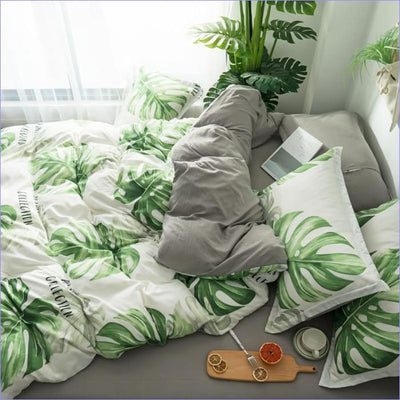 Bettbezug mit tropischen Pflanzen und Blumen