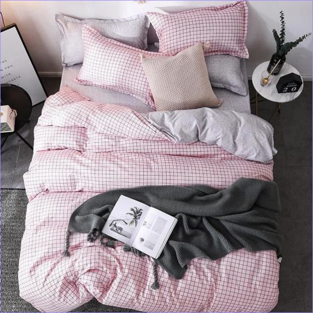 Grauer und rosa Bettbezug für 2 Personen