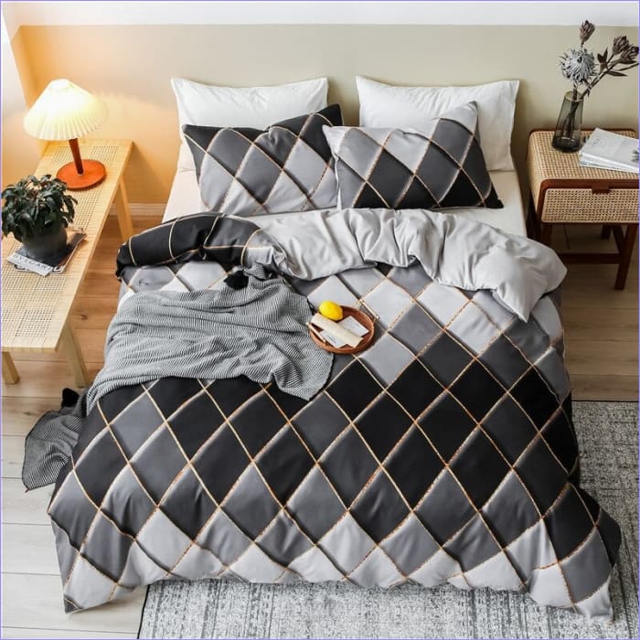 Schwarz-weiß-grau karierter Bettbezug