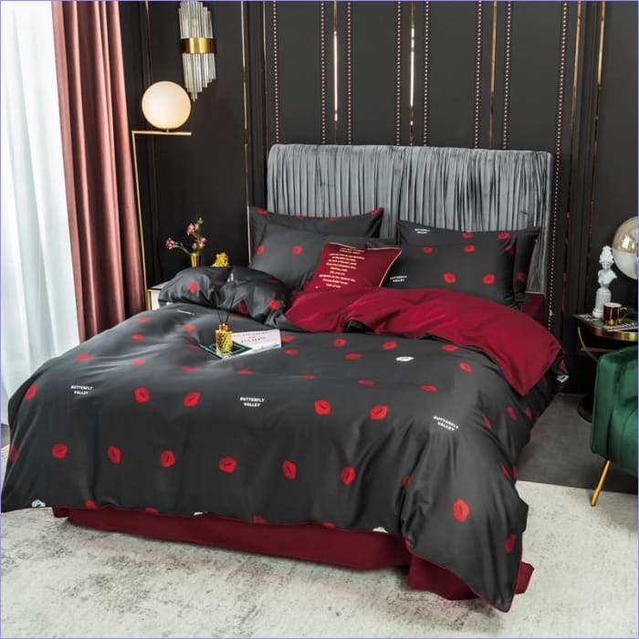 Roter und schwarzer Bettbezug