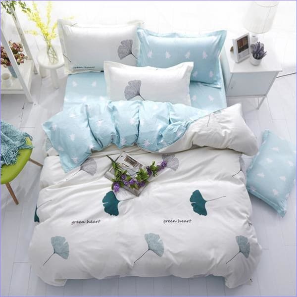 Skandinavischer Bettbezug mit grünem Herz, Blau und Weiß