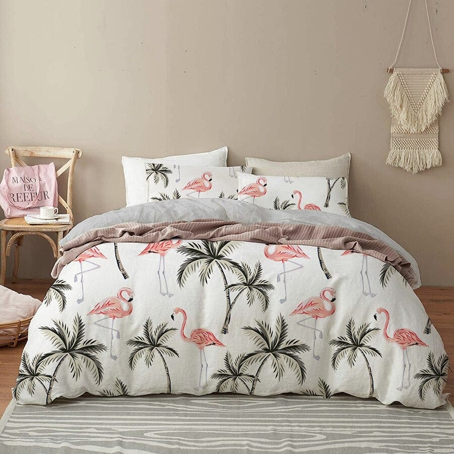 Bettbezug im tropischen Stil und Flamingos