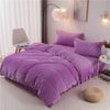 Einfarbiger Bettbezug aus violettem Samtimitat