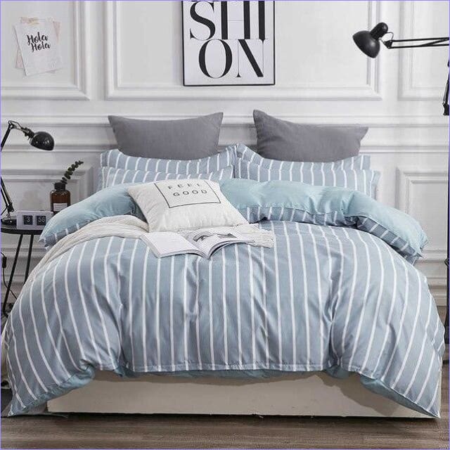 Blau/grau gestreifter Bettbezug